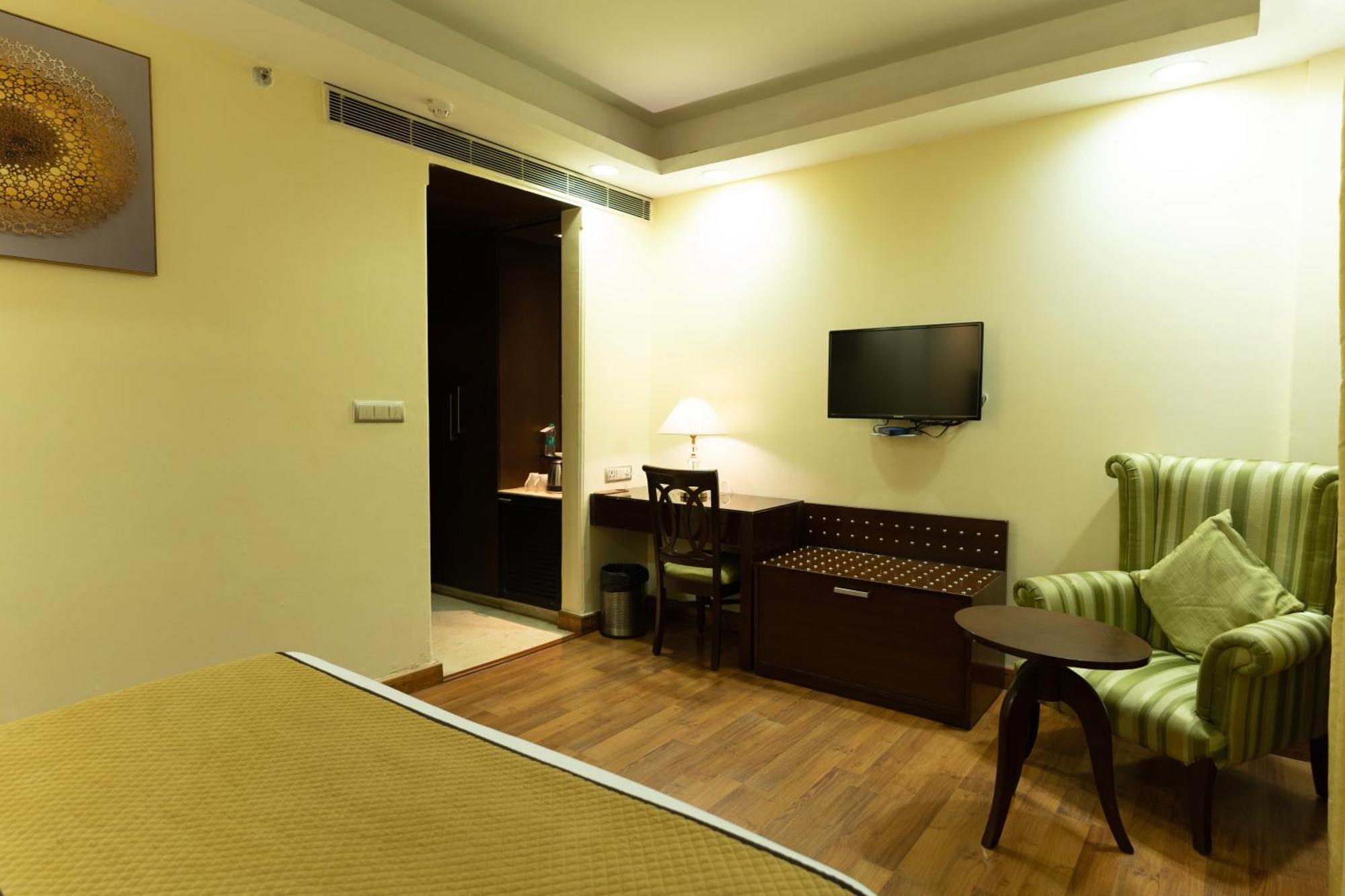 The Grand Orion - Kailash Colony New Delhi Buitenkant foto