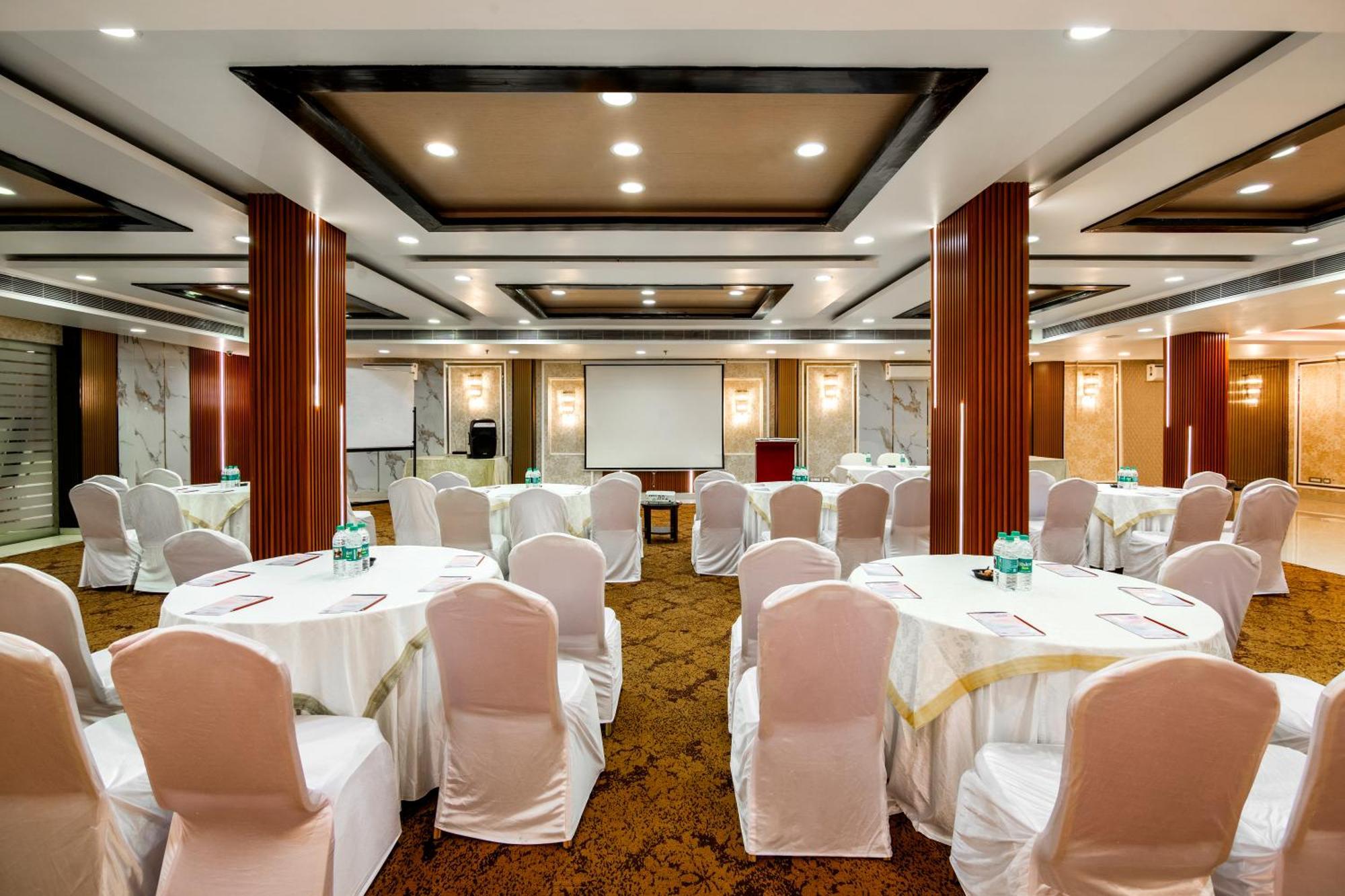 The Grand Orion - Kailash Colony New Delhi Buitenkant foto