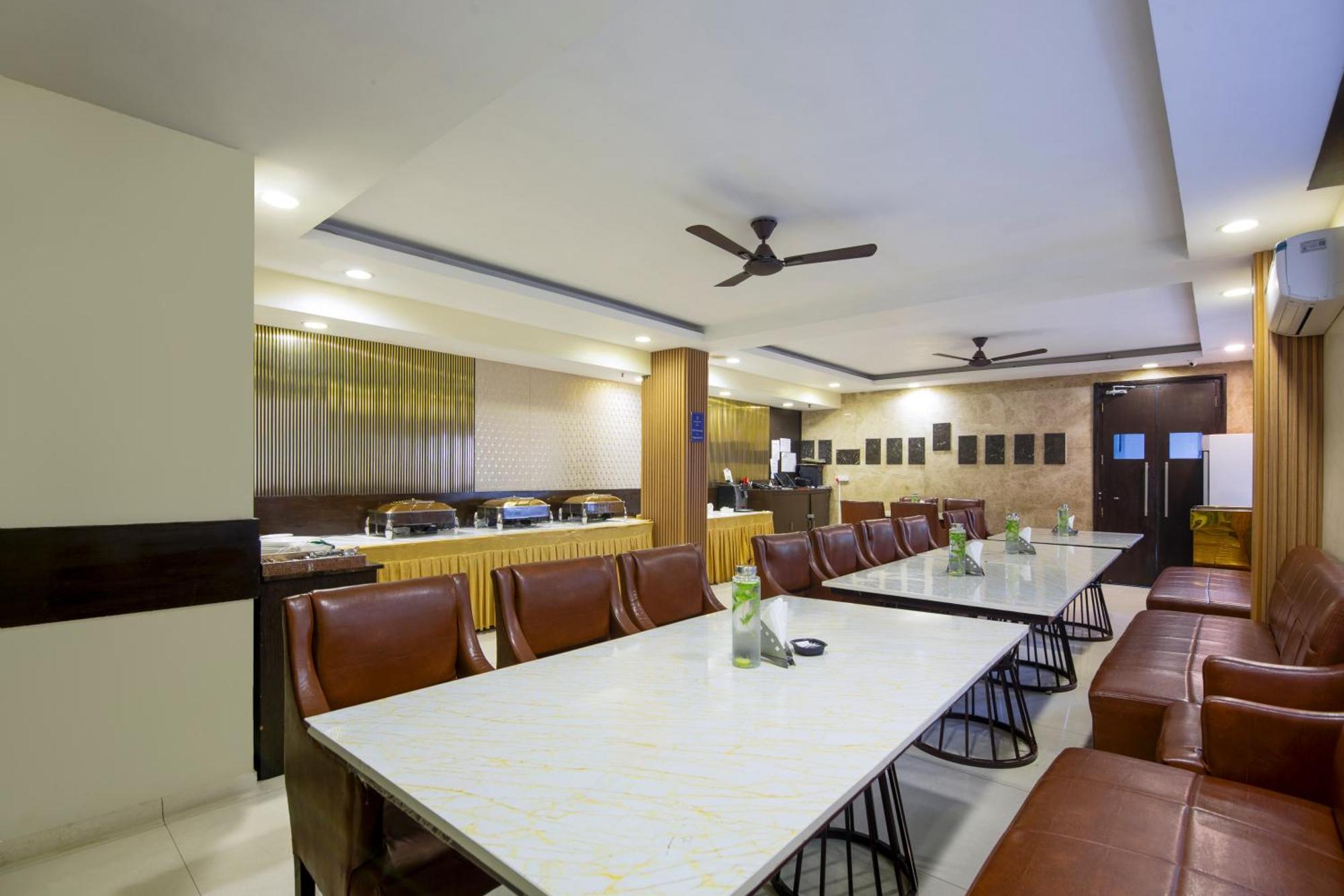 The Grand Orion - Kailash Colony New Delhi Buitenkant foto